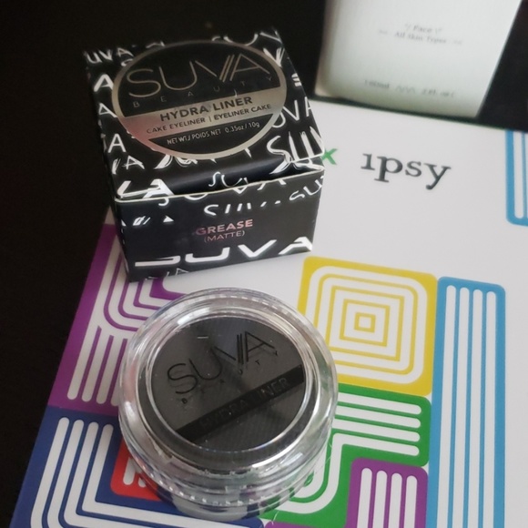 Makeup - Picture 3 of 3